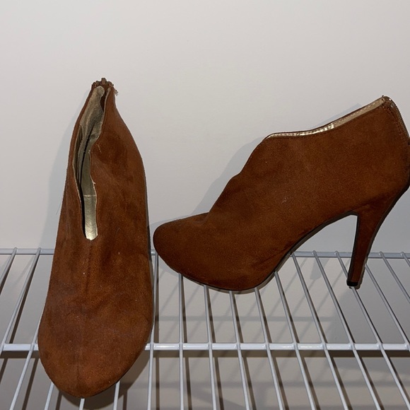 Brown booties - Picture 2 of 4